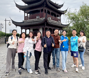 环护城河徒步，不仅锻炼了身体，放松了心情，加深了同事间的默契与感情，更是感受到了团队带来的陪伴与力量，展现了吴通人的青春和活力，同时，引导大家养成良好的运动习惯，以更加饱满的精神状态，勇毅前行，为乐动体育-乐动（中国）一站式服务官方网站高质量发展蓄势赋能。